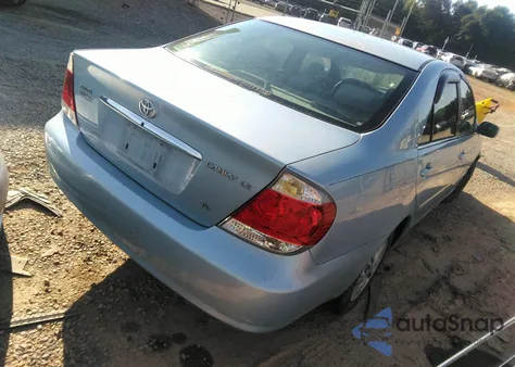 2005 Toyota Camry Le V6 z USA, uszkodzony, nr VIN 4T1BF32K45U613998